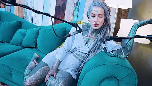 Hakkında konuşuyorum n - gerekli - asmr podcast sfw konuşuyor gotik sıska kız dreadlocks dövmeli model dövmeli kız