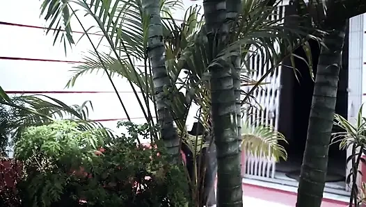 Adik tiri dibiarkan duduk di pangkuan