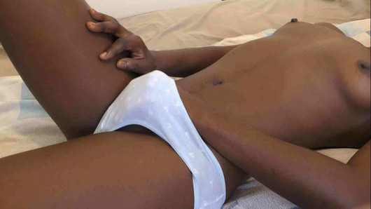 Jovem negra enteada fodida e prenhada