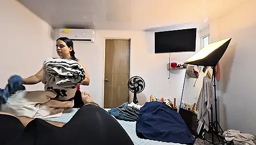 Büyük götlü hizmetçi patronu tarafından götünü siktiriyor