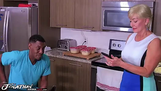 Seksi ninenin yarağa ihtiyacı var 7/24