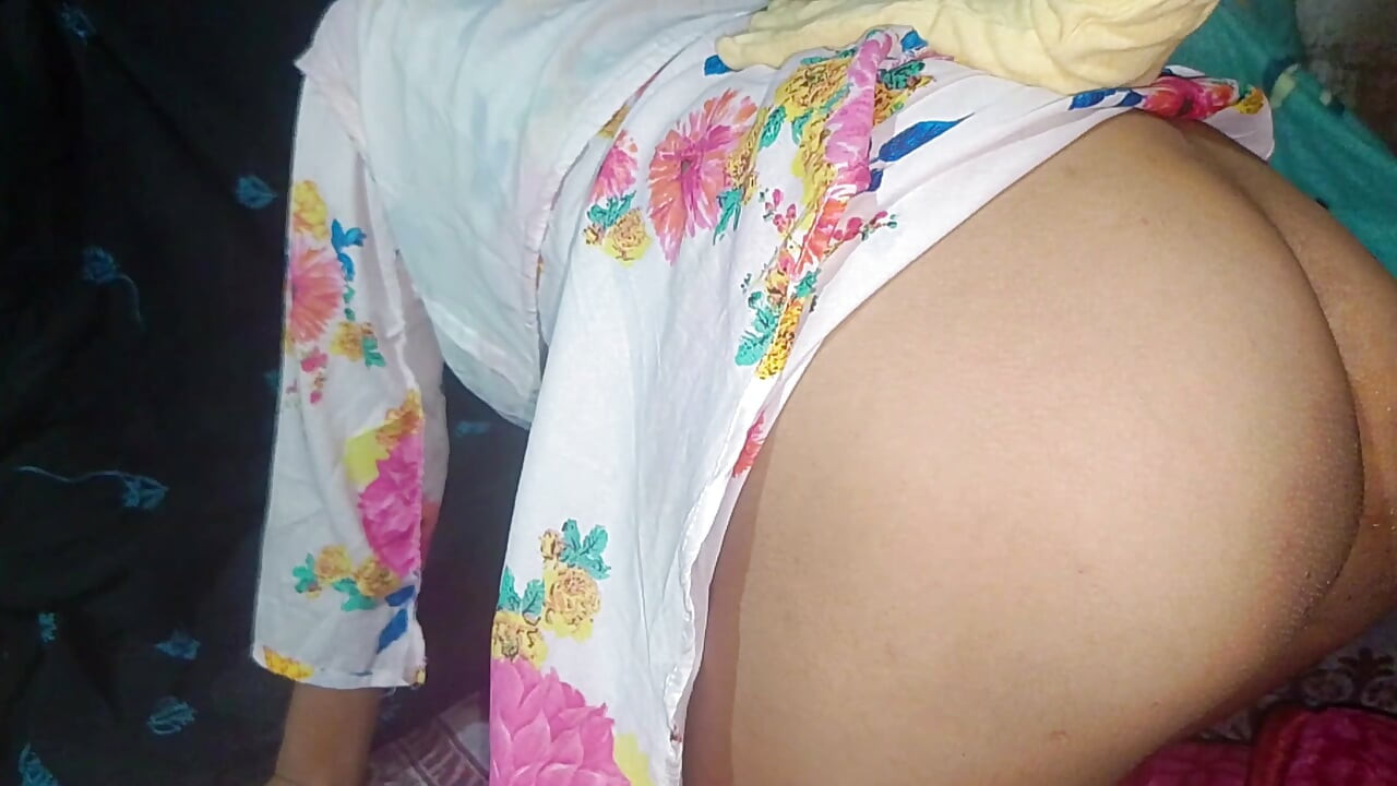 Indian desi hot saali ki gaand sex , local village hot saali xxx video
