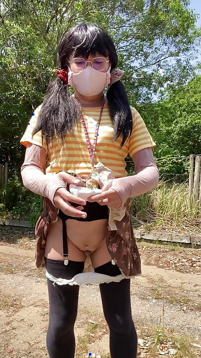 No. 221 Taking a Walk with My Pee and Pad off, Exposing My Pussy