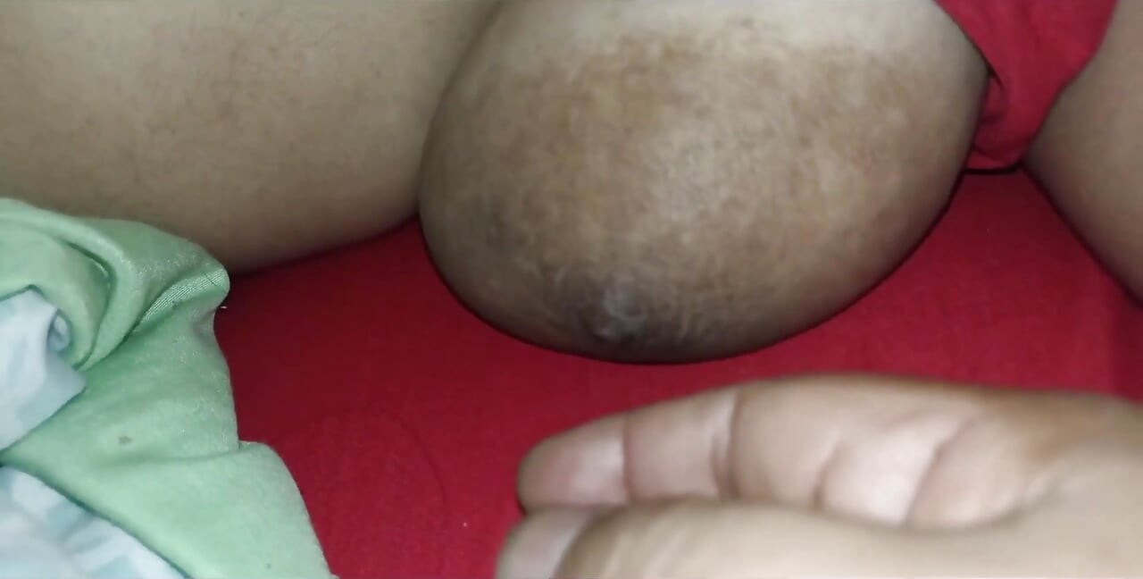 karmicomorning meu marido acaricia meus peitos