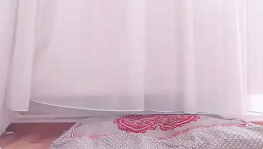 Одна дома трахает тинку