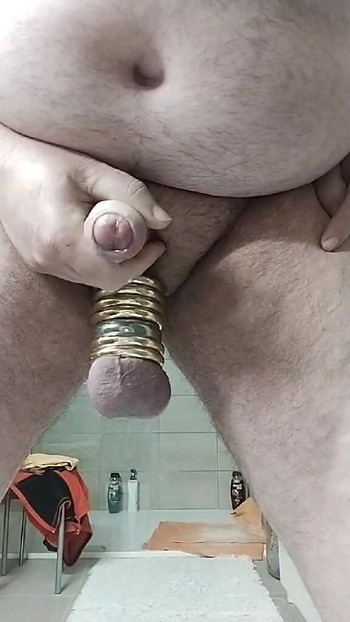 Jo Vandenbulcke squirts with 7 rings around his balls