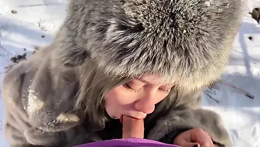 Vilu Vidish сосет хуй в зимнем лесу
