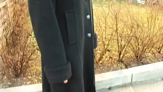 Pirang semok menunjukkan tubuhnya