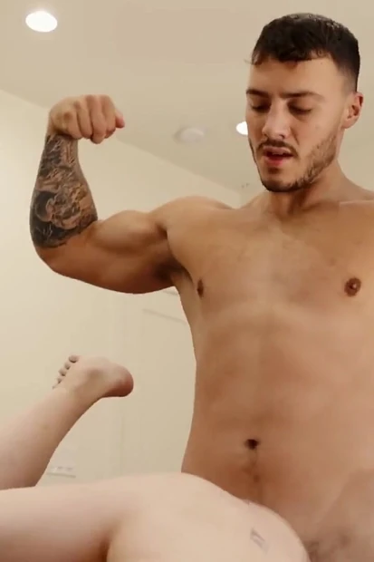 Wow! Hot Canadian College Cock Tries American Pussy
