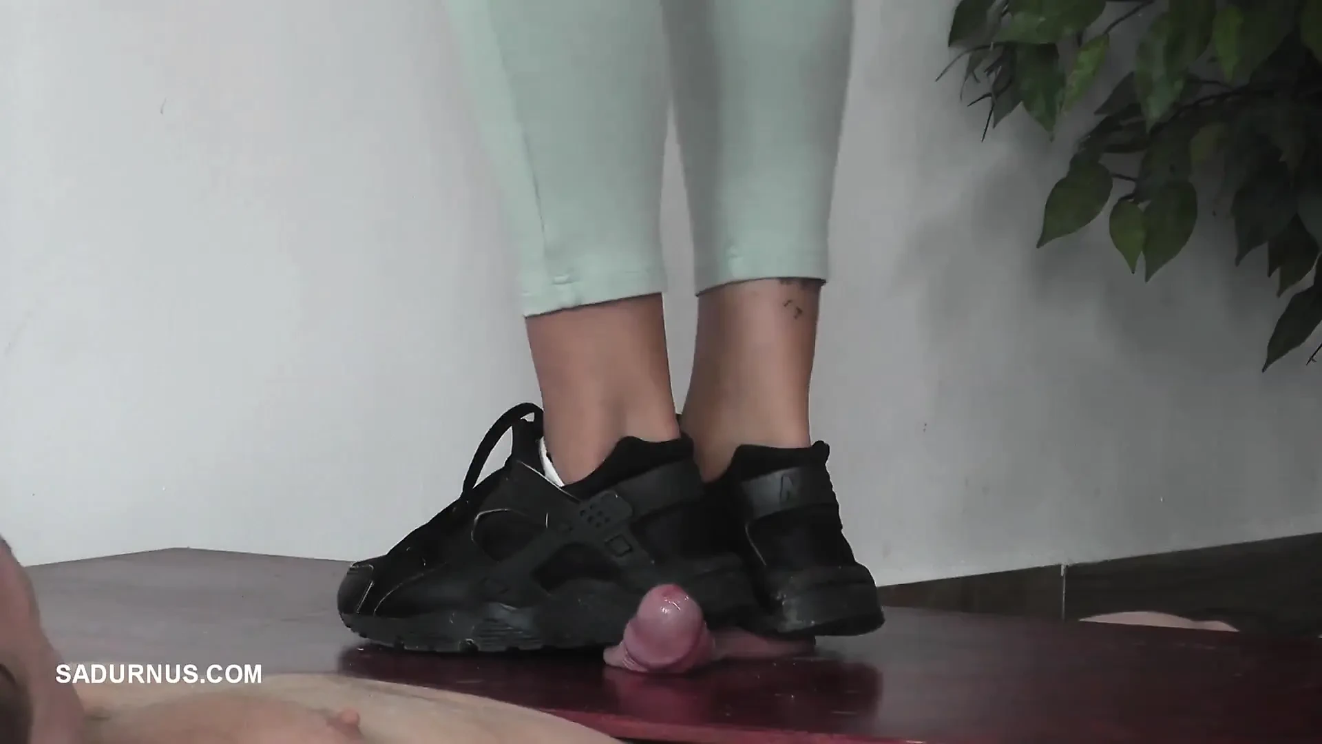 While Nomi Is on the Phone, the Slave Has an Orgasm