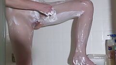 Duża łechtaczka do golenia seksownych nóg gorąca milf !!!