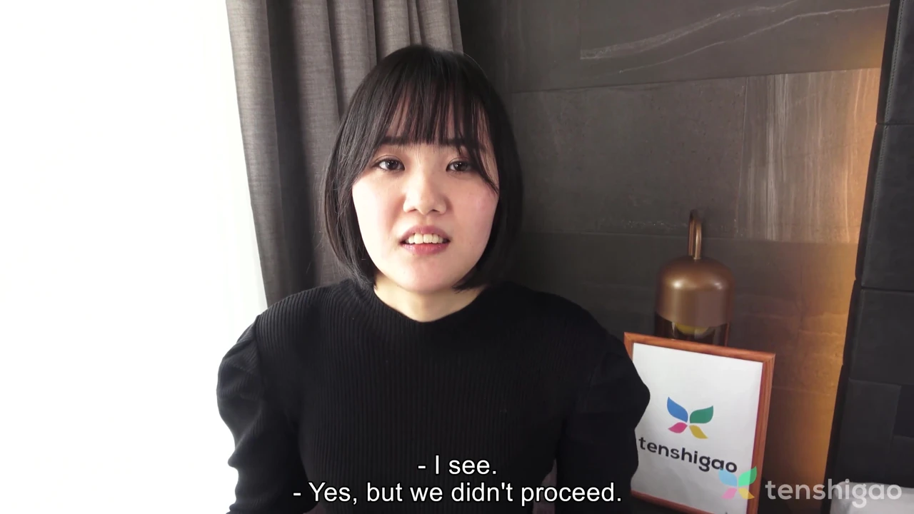 Moeka Tachibana genç ve ilk porno videosunda