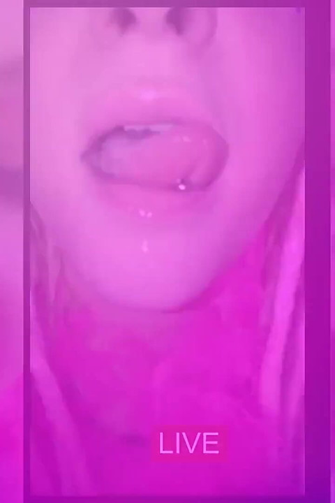 Envoûté d'aller gay et de sucer toutes tes chattes délicieuses pour moi