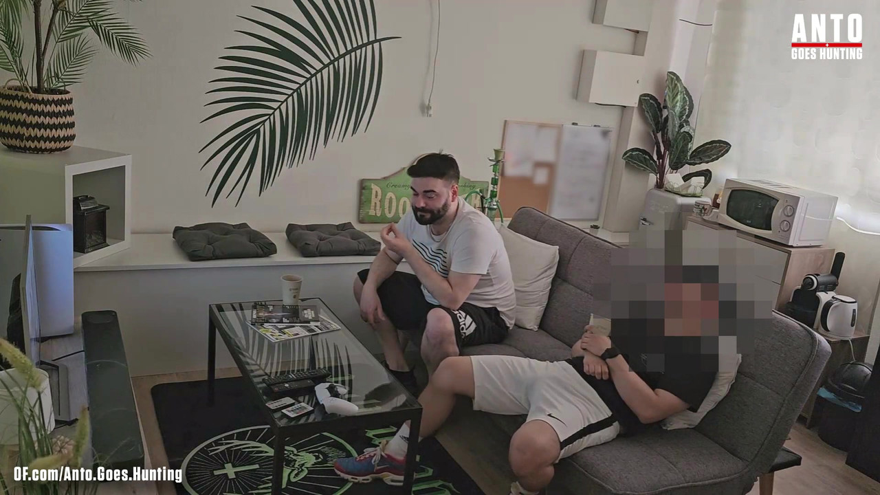 我的直男朋友“chris”（他以前发现我在撸管）上一次问我，并给我惊喜