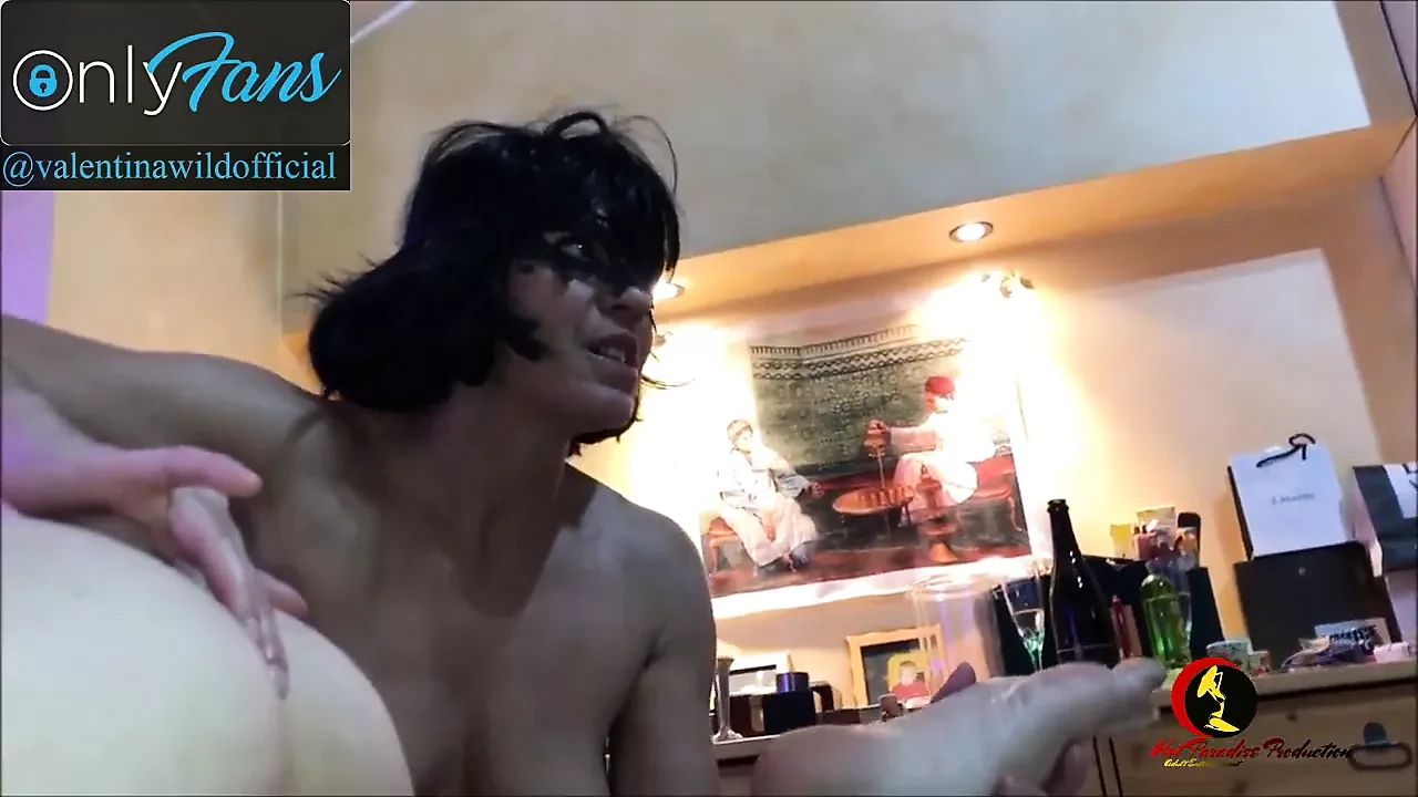 Valentina Bisex si fa scopare anche dalle sue amiche Pt.2