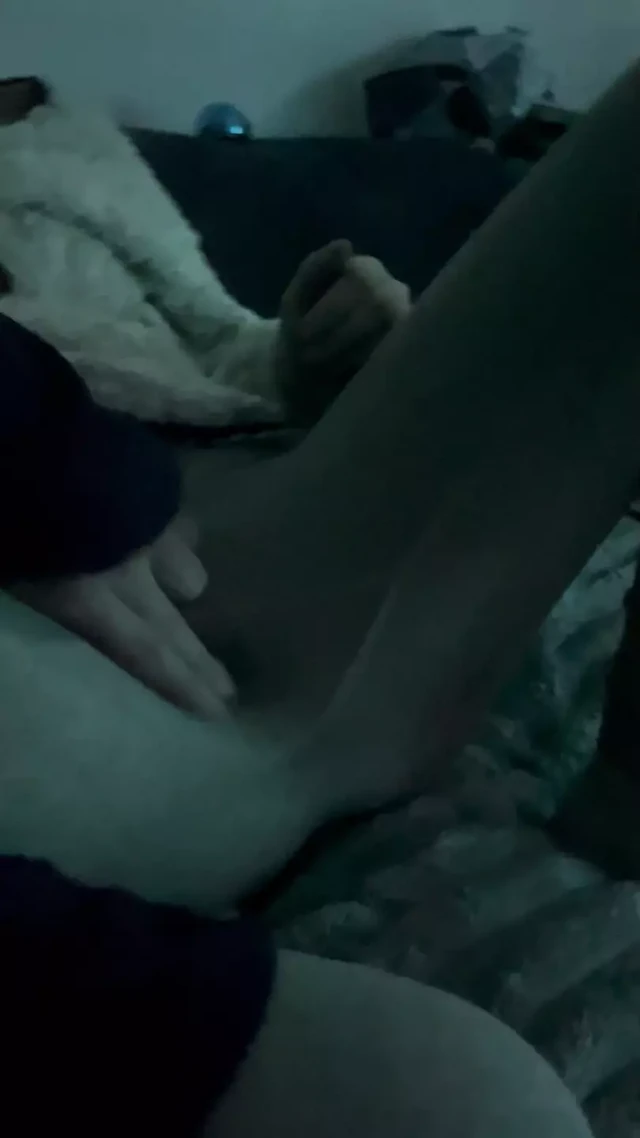 Squirting with leggings on