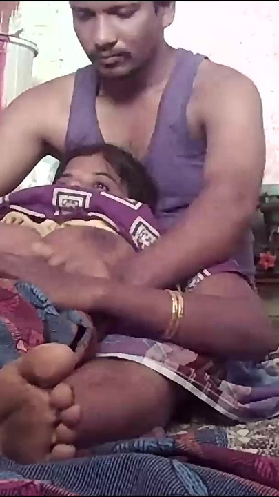 Moment mémorable de « Mouvement de la femme du village indien sexy et du housband »