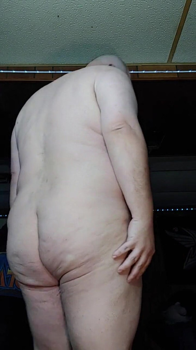 หนุ่มอวบยืนและน้ําแตก | คลิป 1