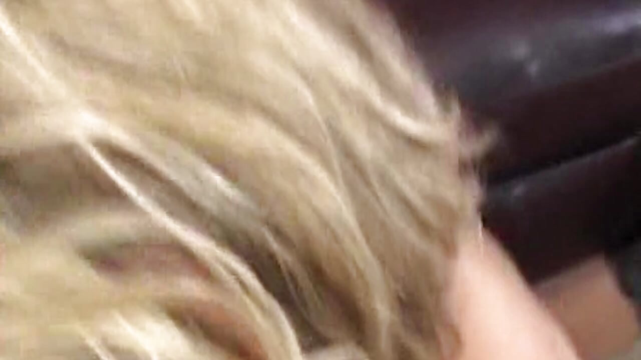 Heißer Oral-Dreier mit Blonder Schönheit