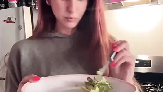 Kamerada yemek pişirme ve yeme