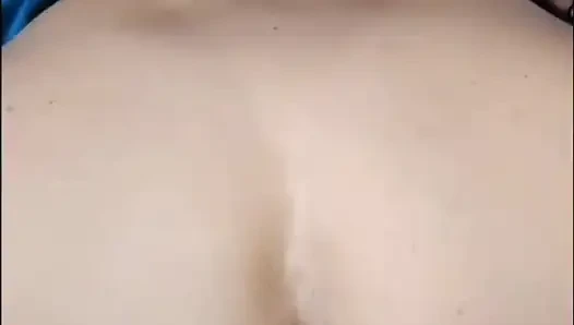 Ibu pantat besar menikmati kontol yang sempurna