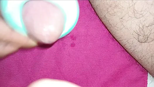 Yakışıklı adamın fillerine bak boşalıyor