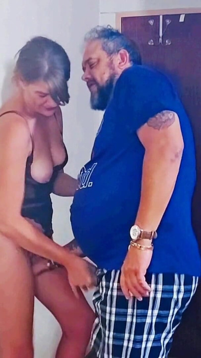 Qucke em pé sexo masturbação mútua leva a estilo cachorrinho | Clipe 1