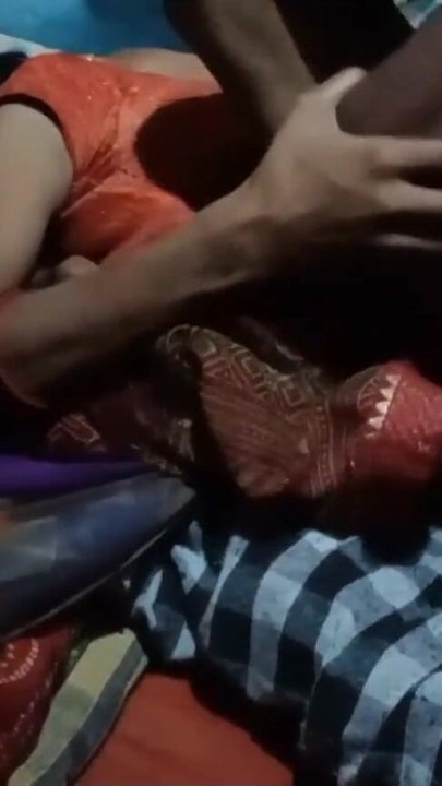 ช่วงเวลาที่น่าตื่นเต้นจาก "bhabhi สุดฮอตขย่มอย่างหนักในตูดใหญ่คนเดียวในบ้านโดนน้ํามันเย็ดควยใหญ่"