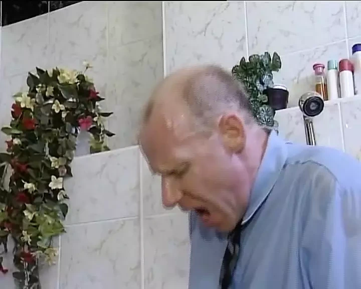 Tối tóc người Đức đĩ được phá hủy bởi hai Khó cocks trong những phòng tắm