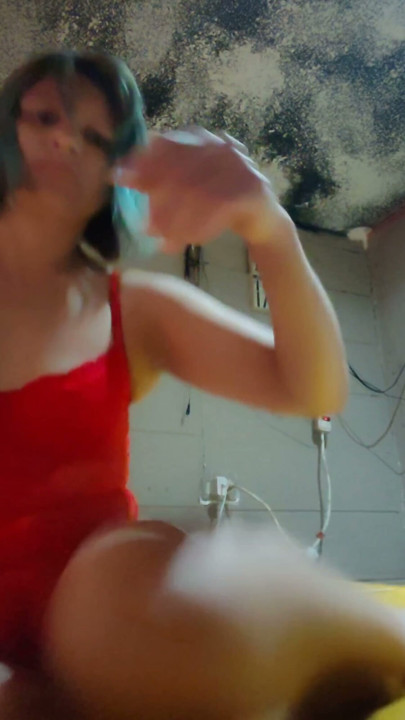 Lusi doesn't like to wear vikini | Clip 1
