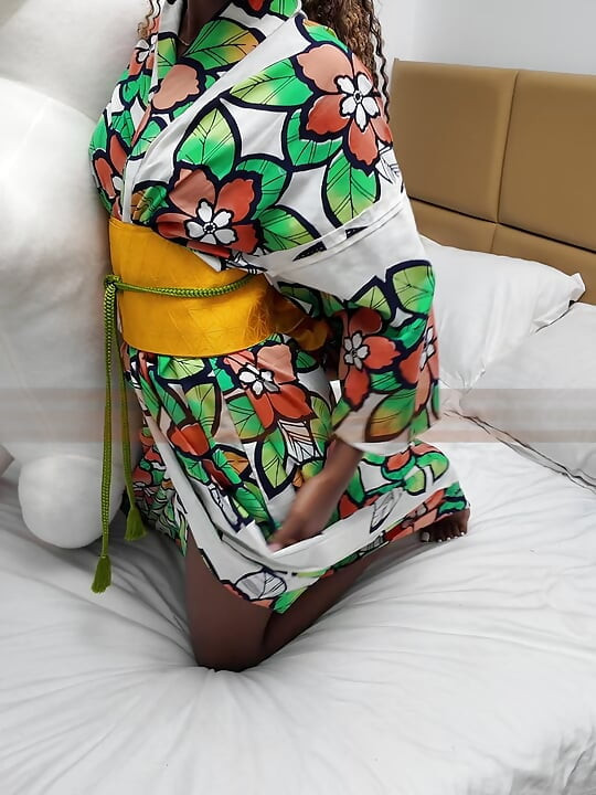 Arschspiel, Blowjob und Facial mit einem schönen, schlanken Ebony-Girl