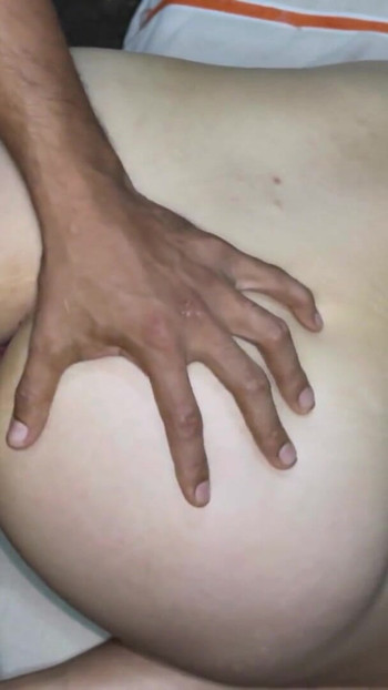 Momento scuotendo da "IL FRATELLASTRO MI SUCCHIA IL CULO E poi LASCIA IL SUO LATTE CALDO NELL'ANO APERTO !!"