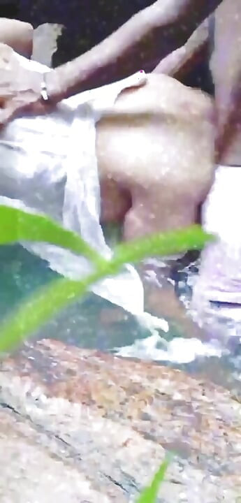 Hot Girl Bathing & Fucking