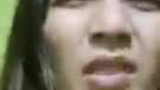 Филиппинская девушка-шмель делает секс по скайпу перед камерой - часть 2