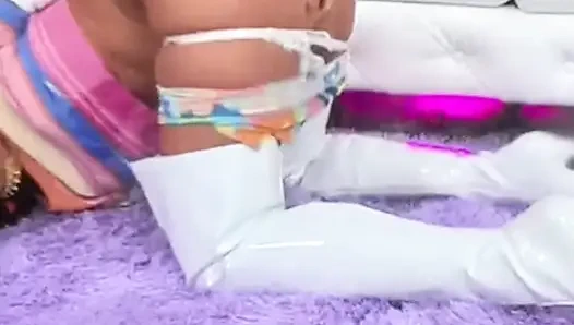 Возбужденная милашка Саша Tatcha просит Nade Nasty о грязном анал!