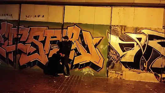 Istri sange ini sama suaminya di tempat umum setelah keluar malam!