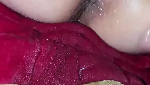 25-летняя милфа поздно ночью и красный минет