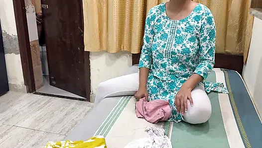 Sexy Bhabhi wurde von Schwager beim Flirten verführt und dann hatten sie die ganze Nacht Sex.
