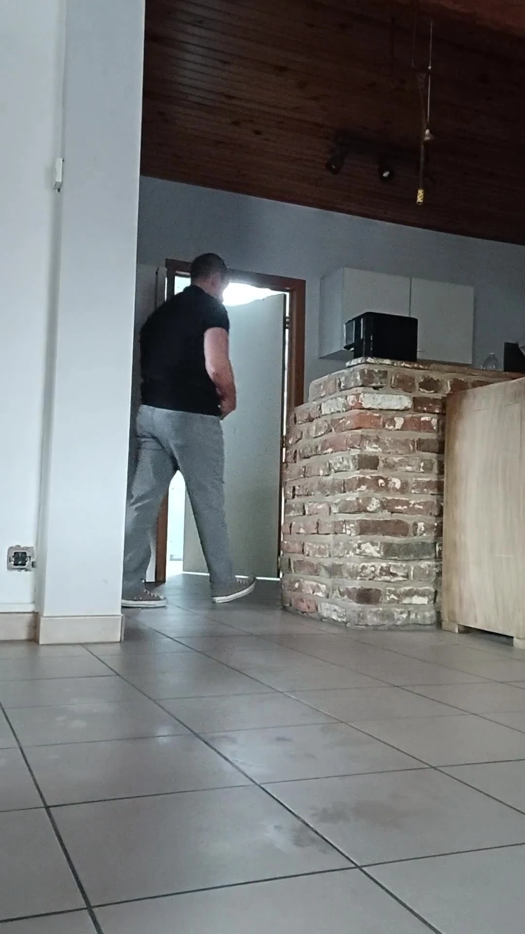 Pompa, büyük boşalma ve tersten streaptease