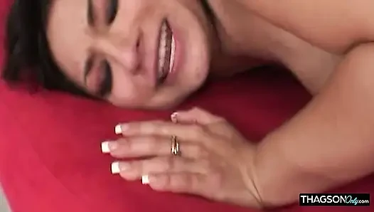 Azgın orta yaşlı seksi kadın yoğun parmakla sikiş seansından ıslak