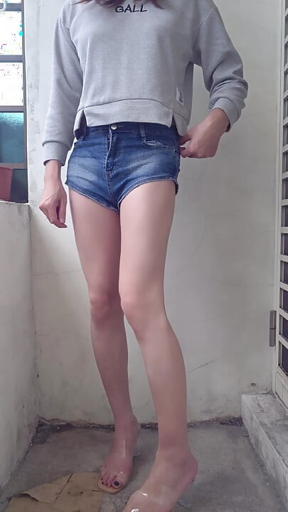 Shemale Ting Xuan Masturbating with a dildo on the balcony