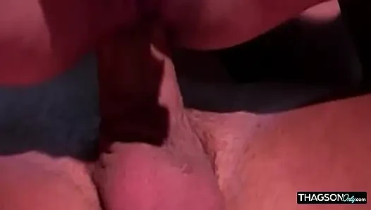 Olgun orta yaşlı seksi kadın götünü genişletiyor geniş damlayan döl taşması