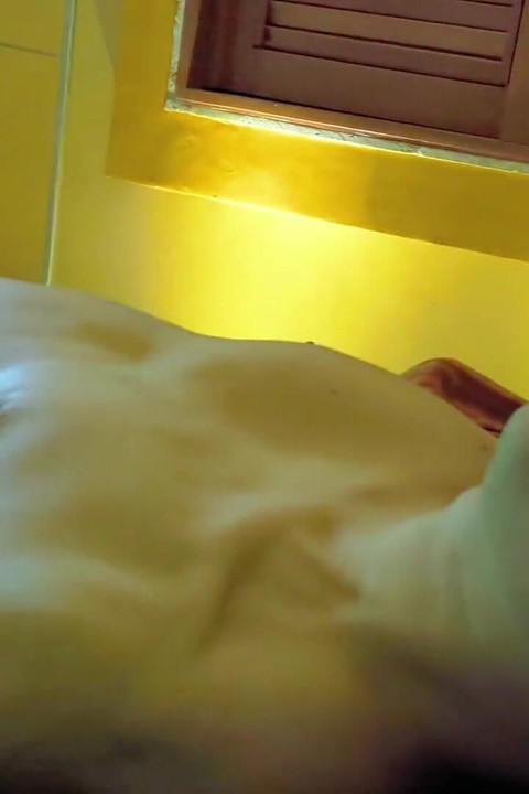 Harapan istriku yang hot - lagi asik mainin kontol suamiku dan kontol sahabatnya sendiri