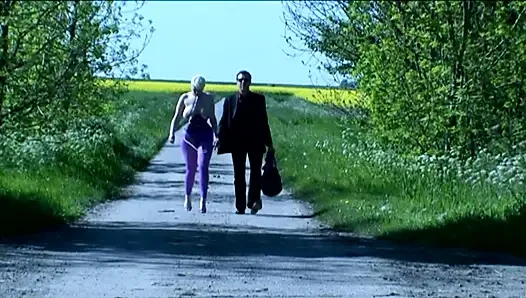 Yaramaz Çiftlik Kızı Çifte Penetrasyon Azdırıyor