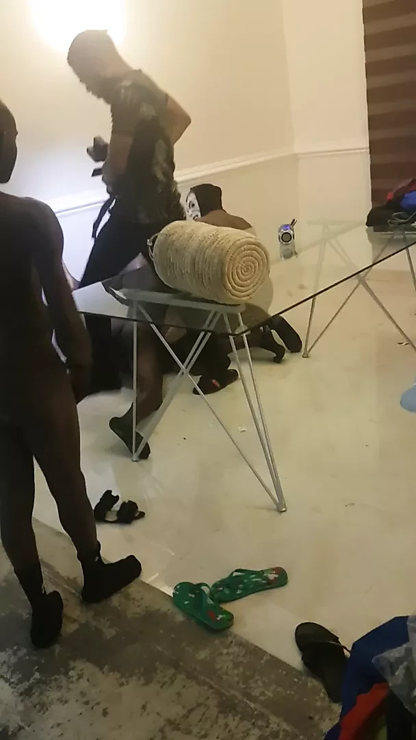 Tembak dan bercinta porno Nigeria