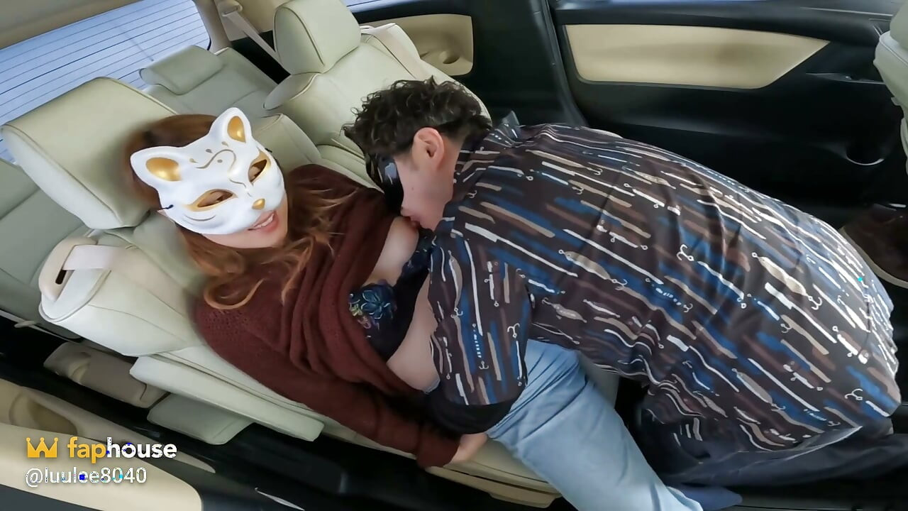 Sexo no carro pelado ao lado do marido