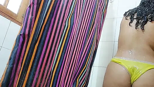 Tombul Meksikalı kayınvalidem duş alırken onu kaydetmeme izin veriyor