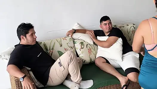 Arkadaşımın Kız Kardeşiyle Yan Odadayken Onunla Yattım