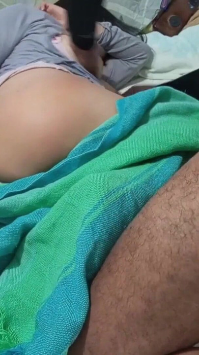 لحظة عاطفية من "كنت أشاهد مقطع فيديو إباحي وجاء زوج أمي إلى الغرفة وأصبح مشتهيا وبدأ في اللعب مع"