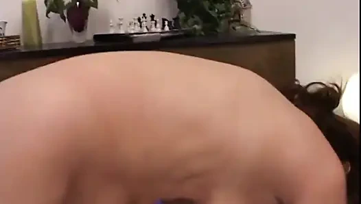 Kızıl saçlı değirmen çift yarak emmeyi seviyor